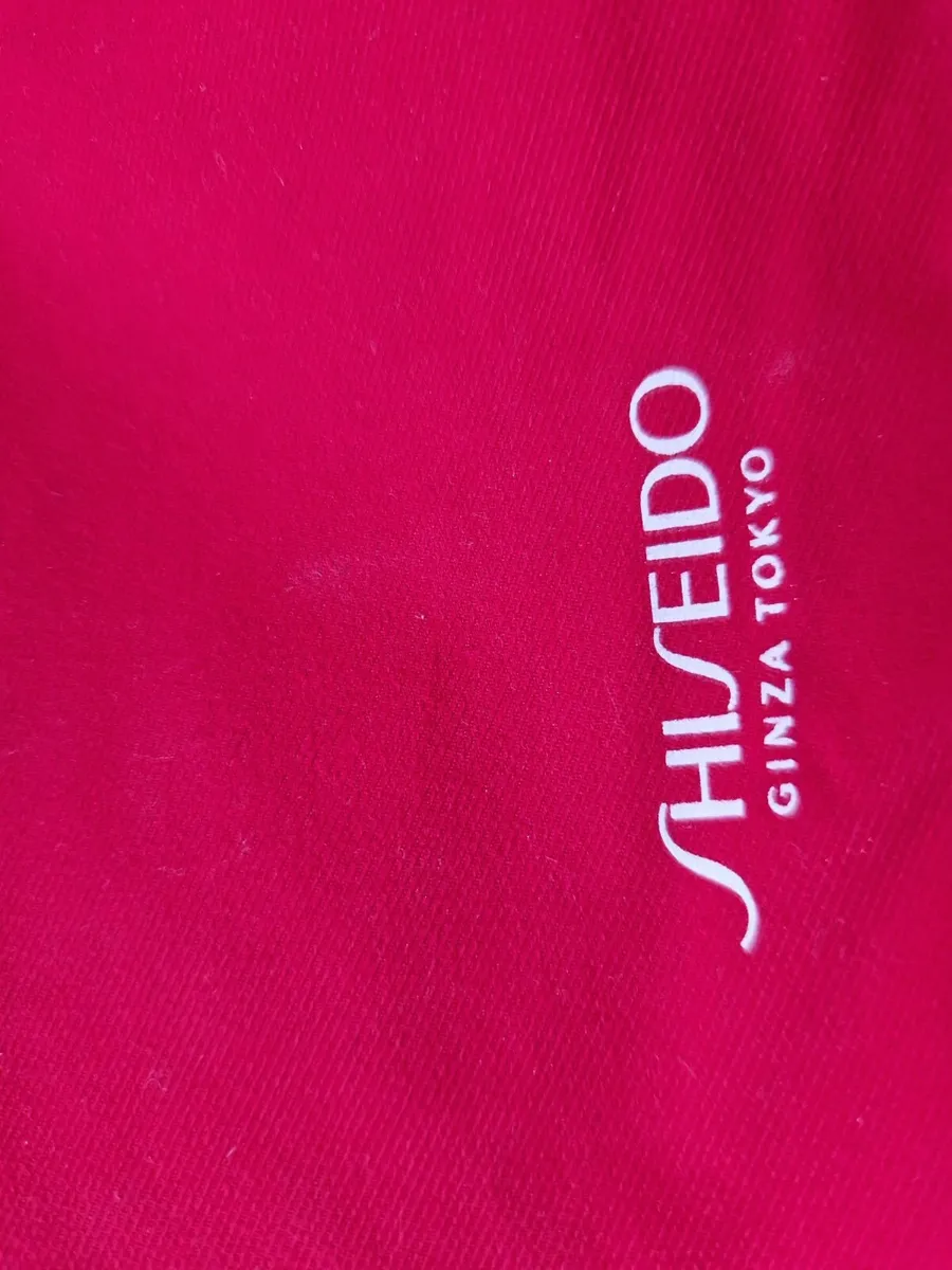 Shiseido and Elizabeth Arden bags - Image 4