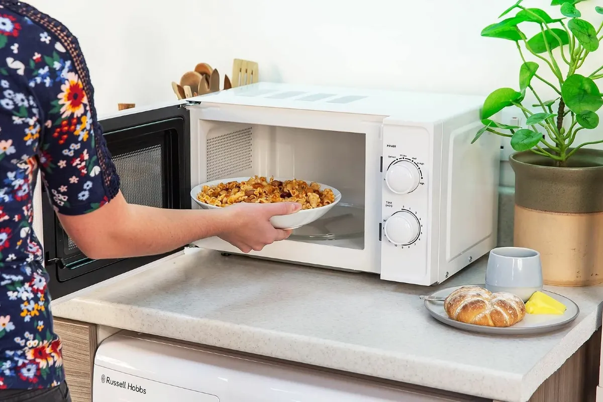 17L Small Microwave White Manual Textures 700W - Image 2