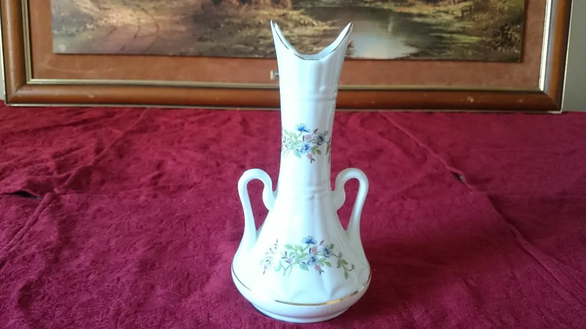 Pair Claddagh China Ireland 2 Handled Floral Vases - Image 4
