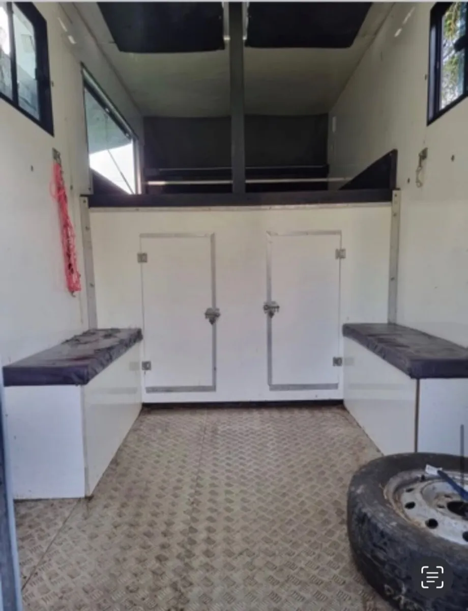 Horse van / horse lorry - Image 2