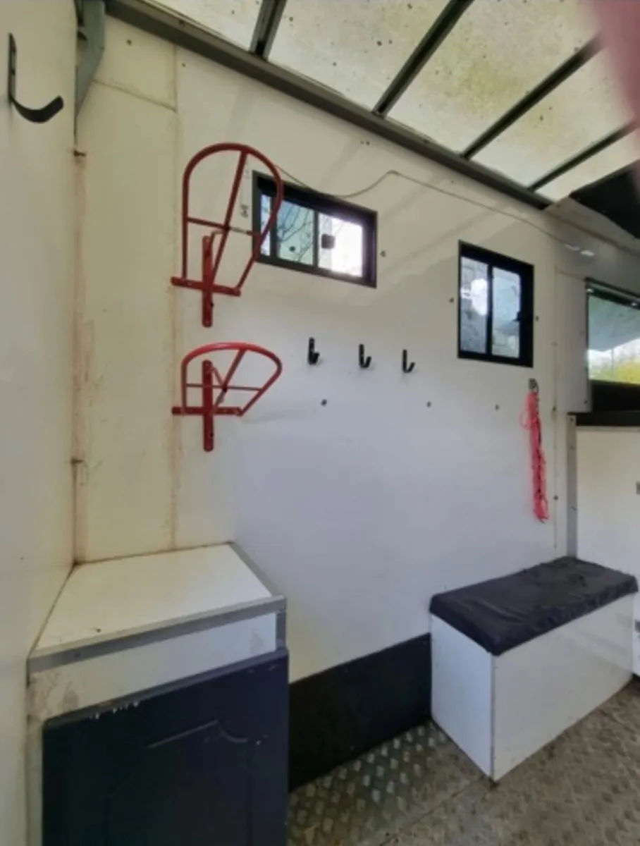 Horse van / horse lorry - Image 3