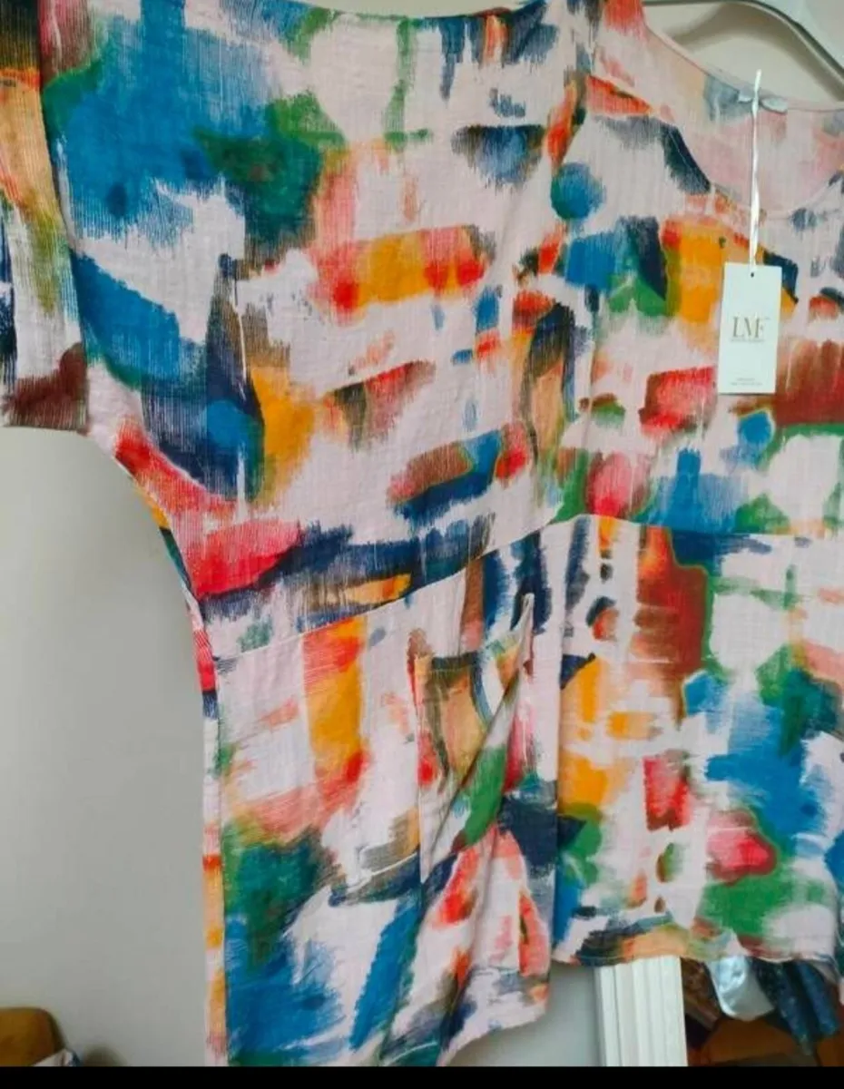 Made in Italy 100% cotton Top. new with tags. Two - Image 2