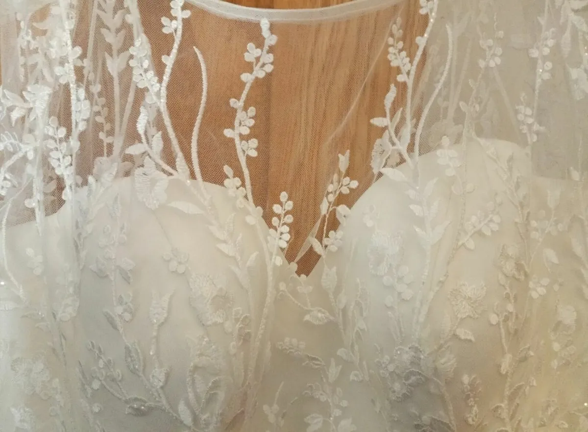 Wedding dress - Image 3