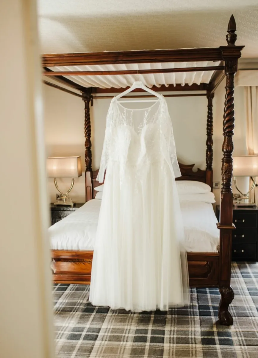 Wedding dress - Image 1