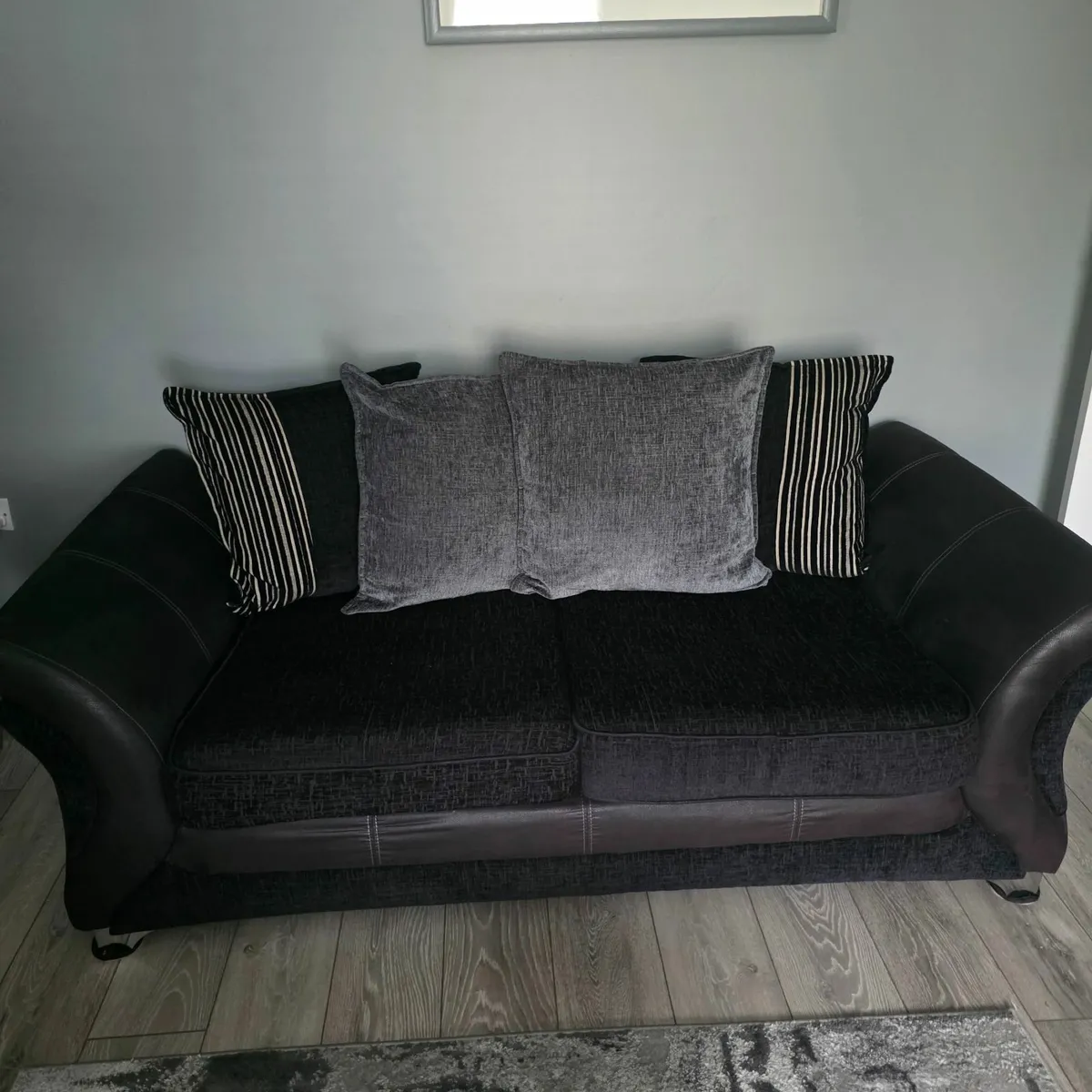 Good condition  4 seater and 2 seater sofas - Image 1