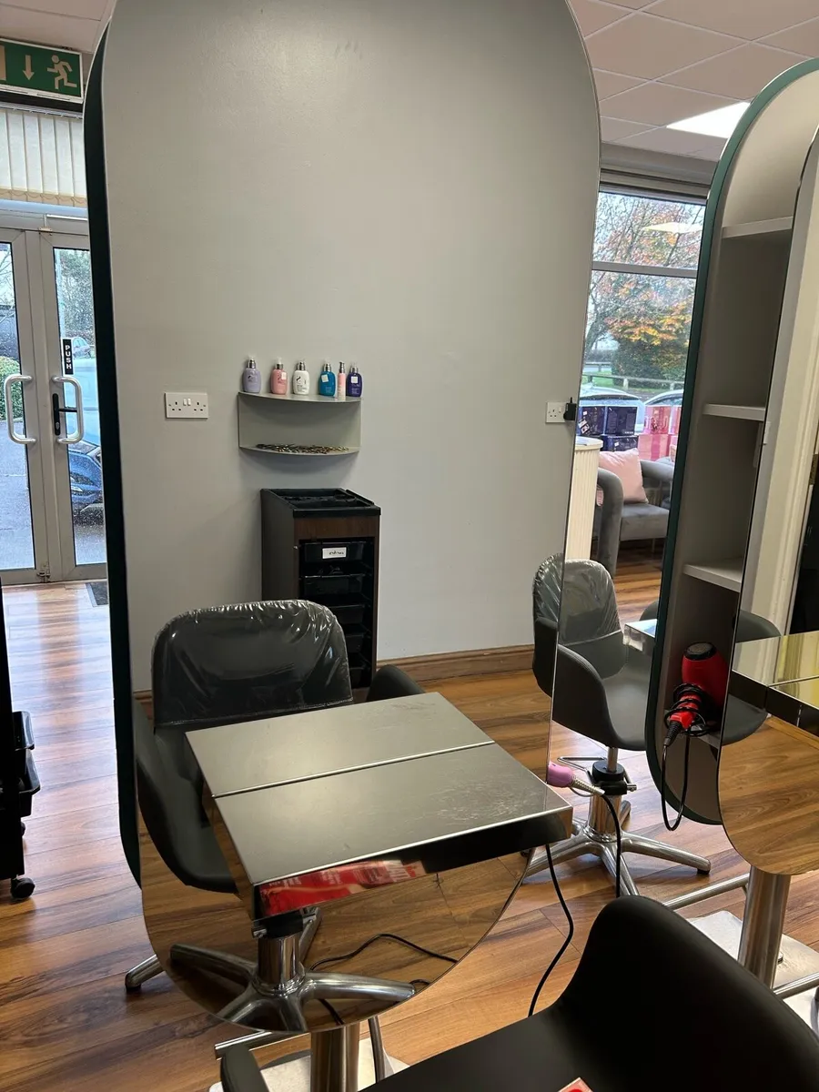 Hair salon furniture - Image 2