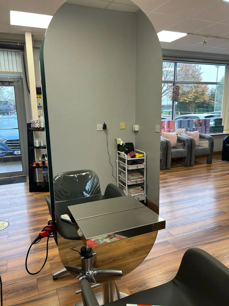 Hair salon furniture - Image 1