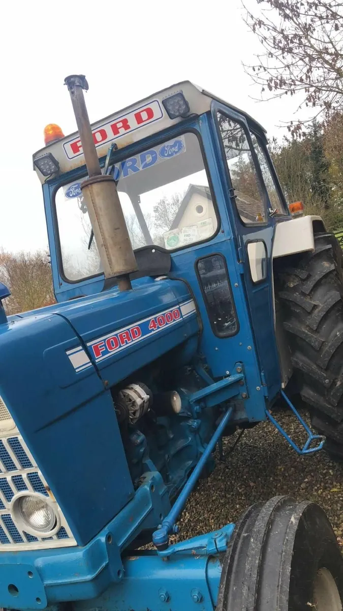Vintage Tractor - Image 1