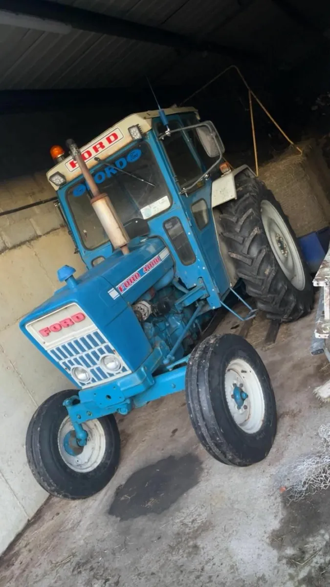 Vintage Tractor - Image 4