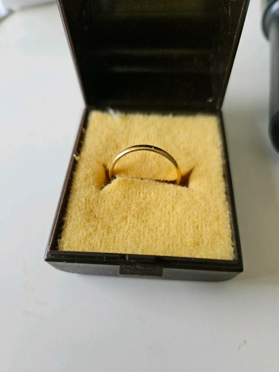 22ct gold wedding band - Image 1