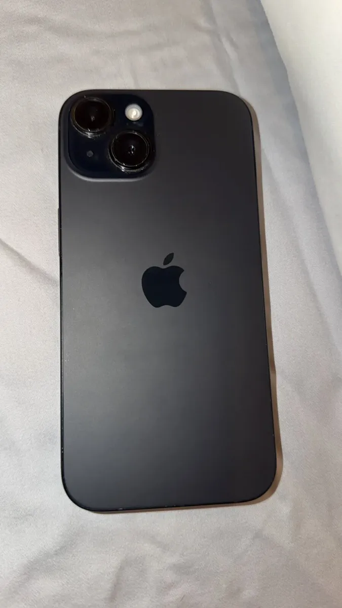 iPhone 15 - Image 1