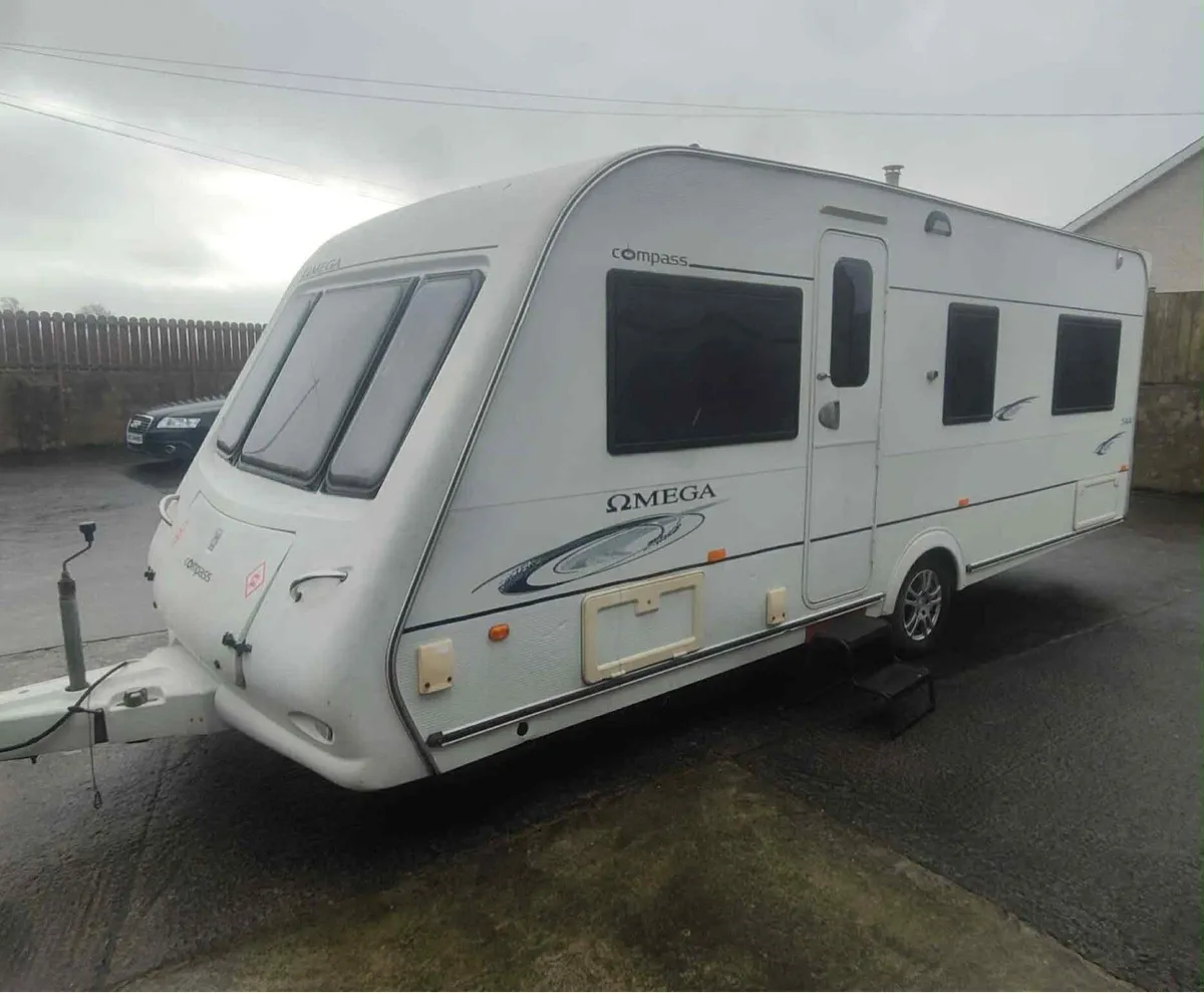 2009 Compass 4 Berth Fixed Bed Caravan - Image 3
