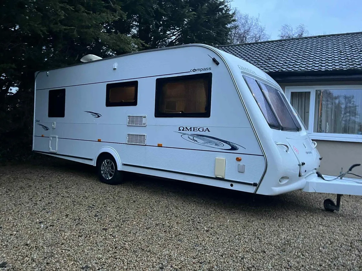 2009 Compass 4 Berth Fixed Bed Caravan - Image 2