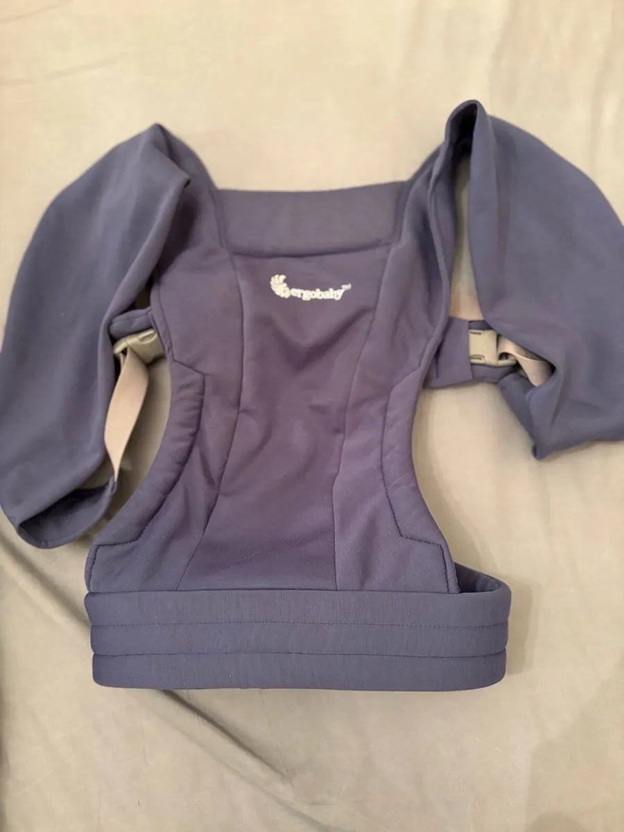 Ergobaby Embrace baby carrier - Image 1
