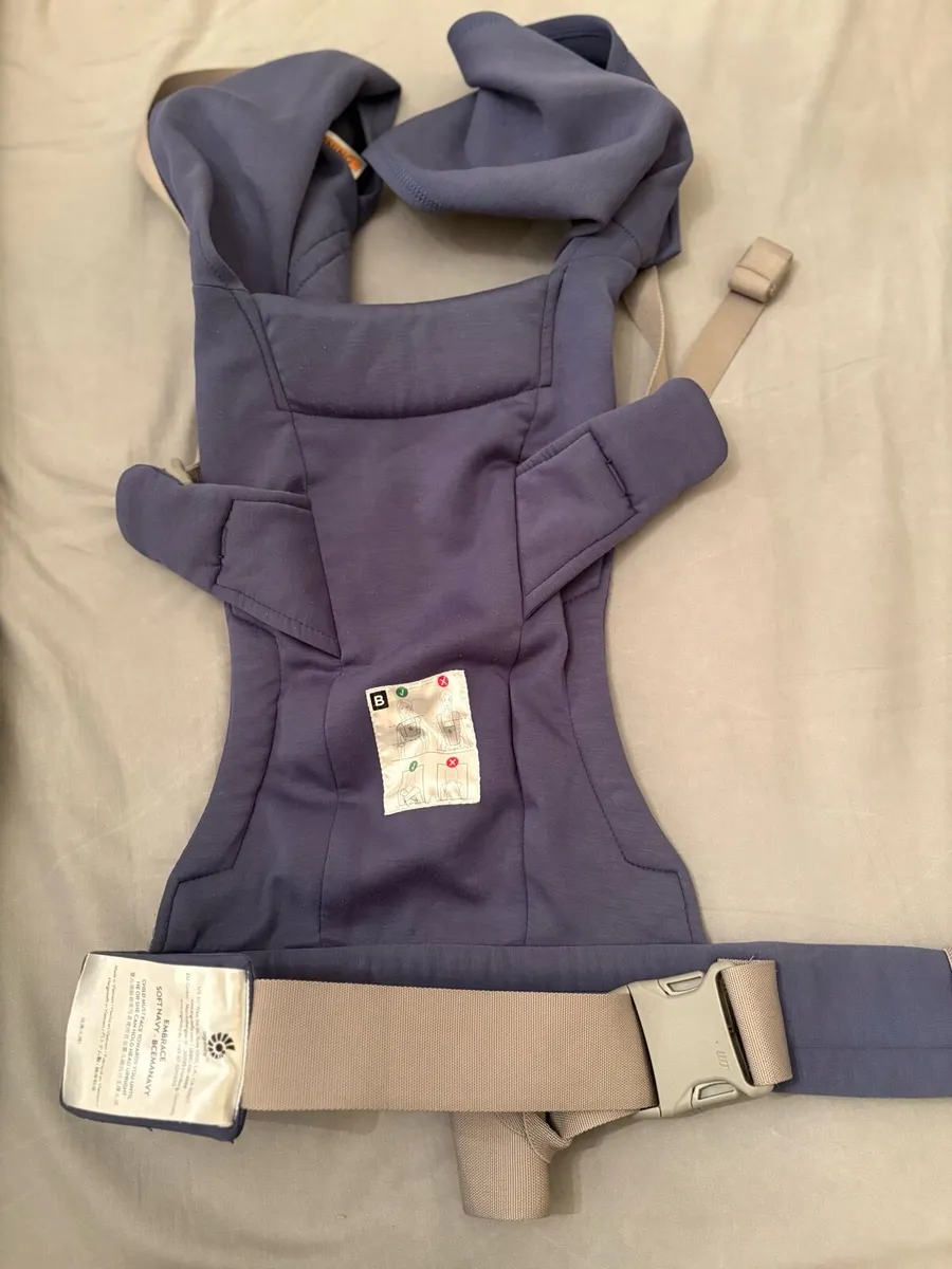 Ergobaby Embrace baby carrier - Image 2
