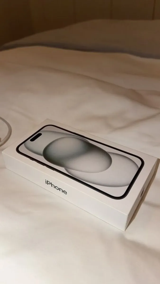 Iphone 15 - Image 3