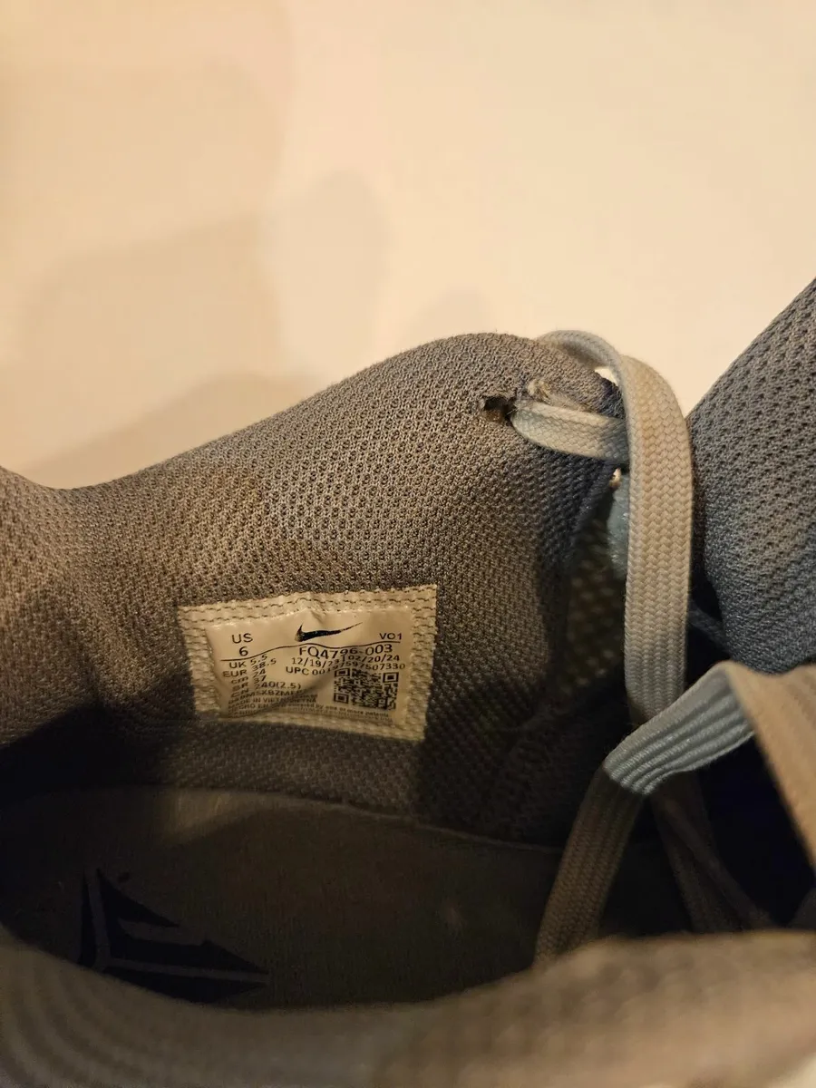 Kids Basketball shoes - Image 3