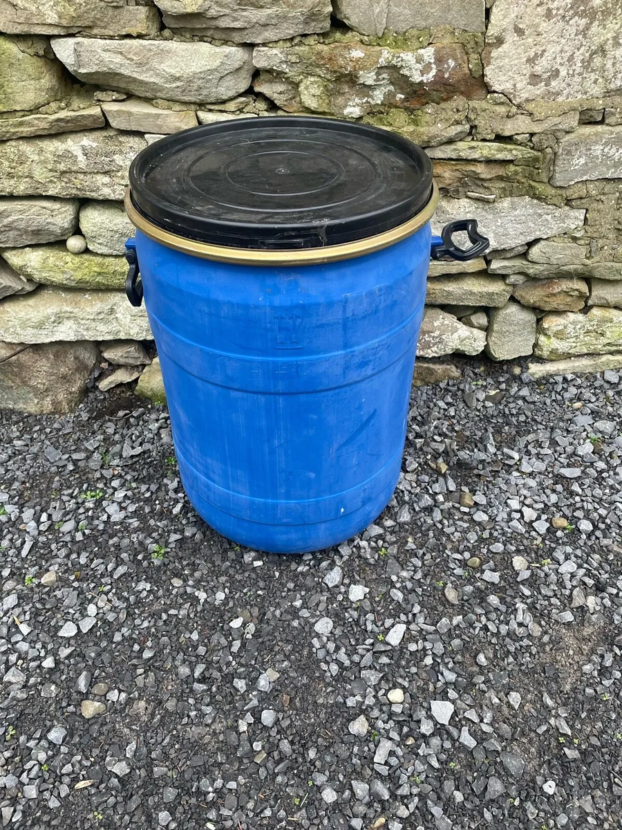 Blue barrels with clip on lids - Image 1