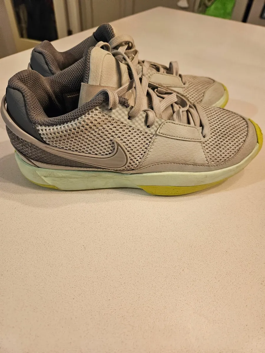 Kids Basketball shoes - Image 1