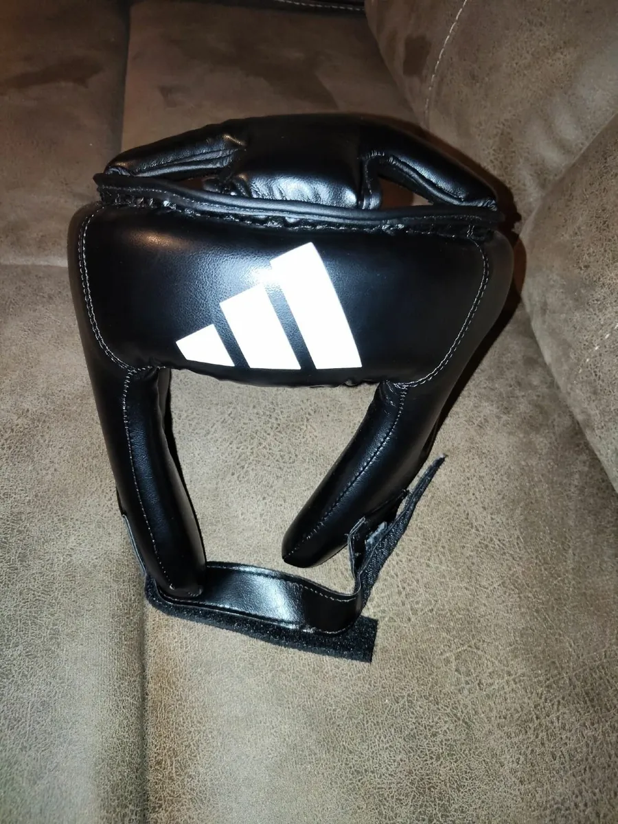 Adidas boxing headguard - Image 1