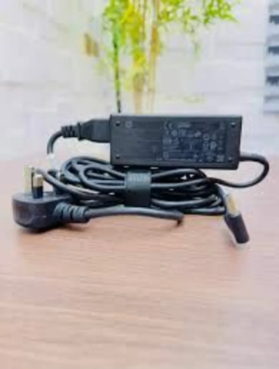 JOBLOT : Old Laptop Computer Parts Plugs Adapters - Image 2