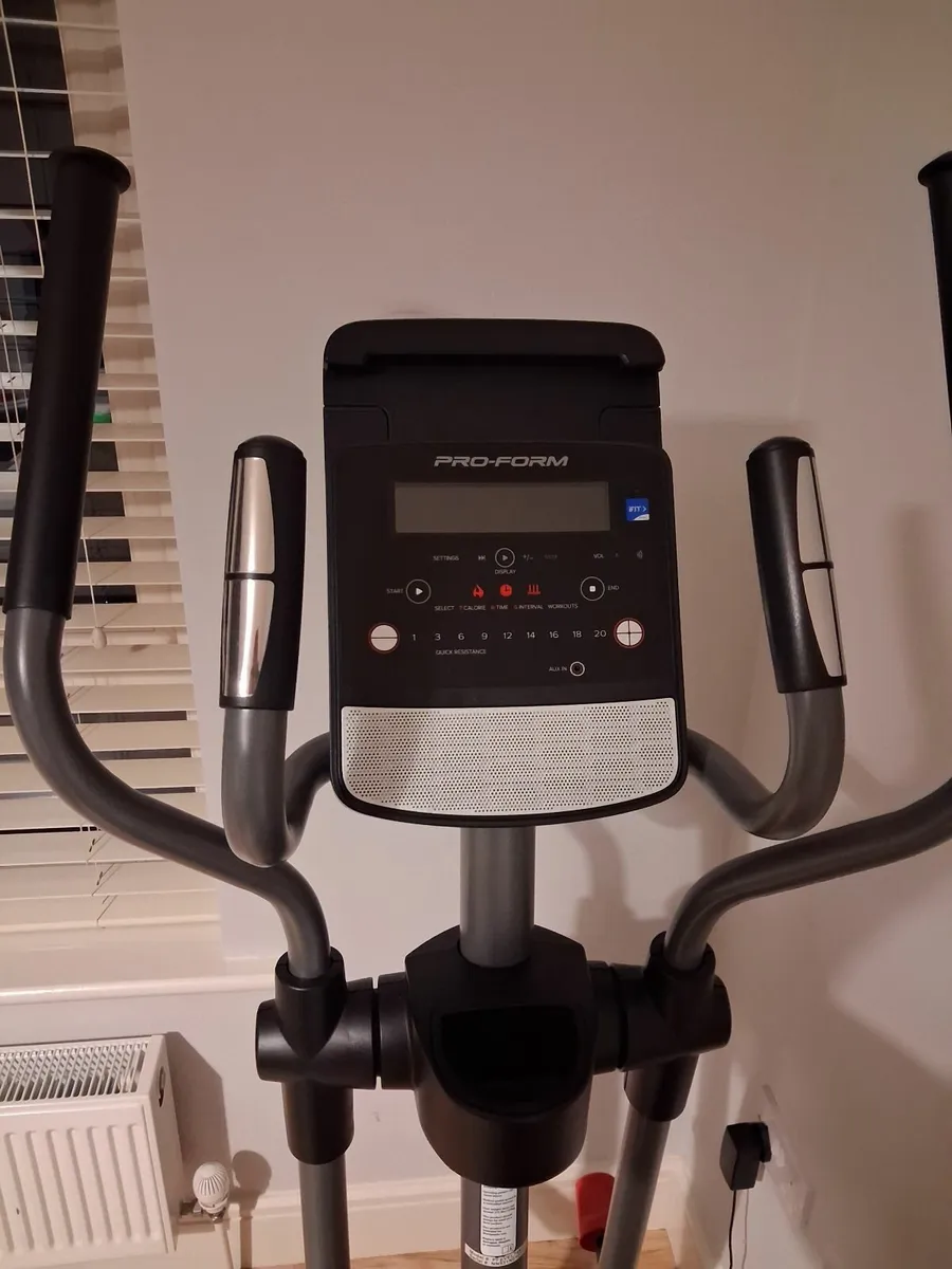 Cross trainer - Image 1