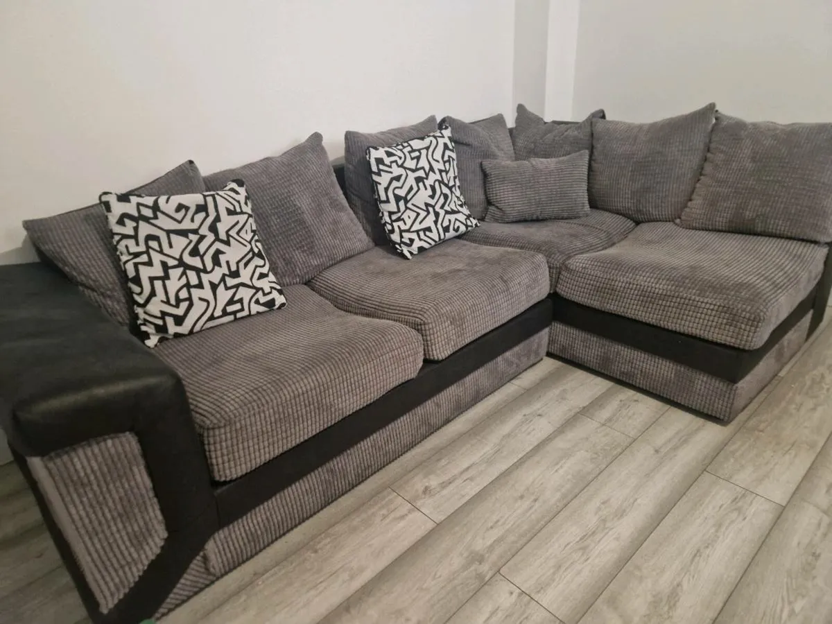 l suits sofa - Image 1