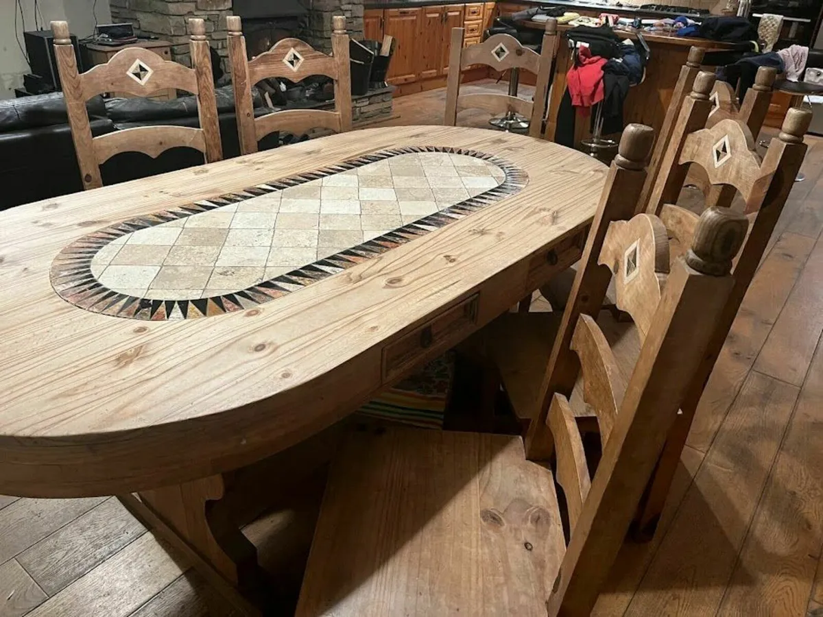 Table and chairs - Image 2