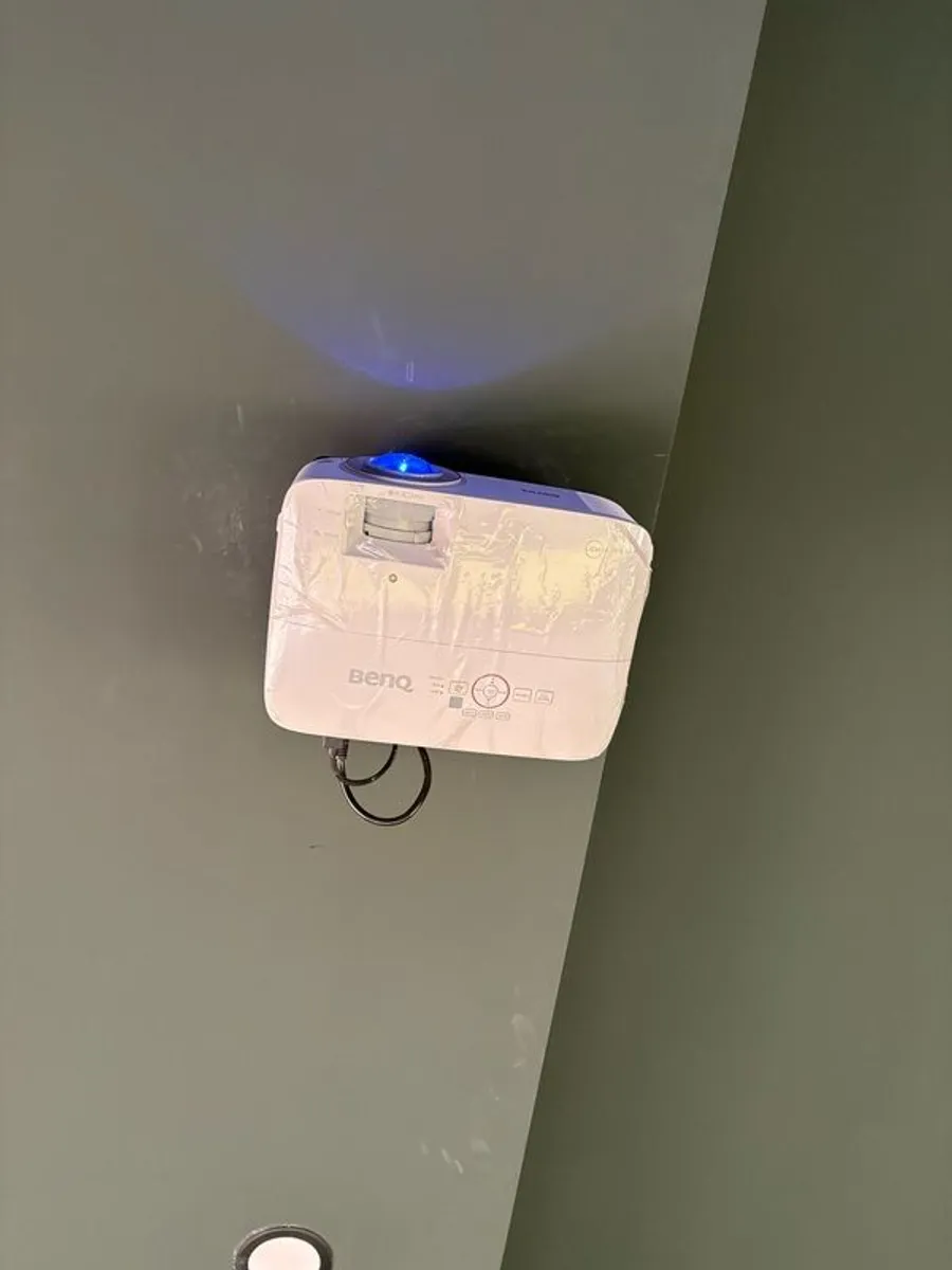 BenQ Th671st Projector - Image 2