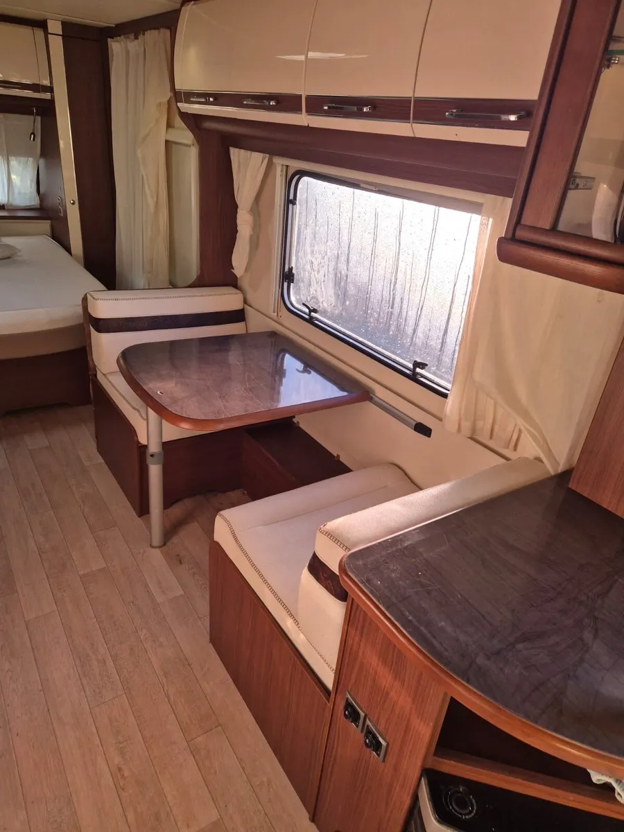 Fendt le vouge 5 berth island bed 2019 - Image 3