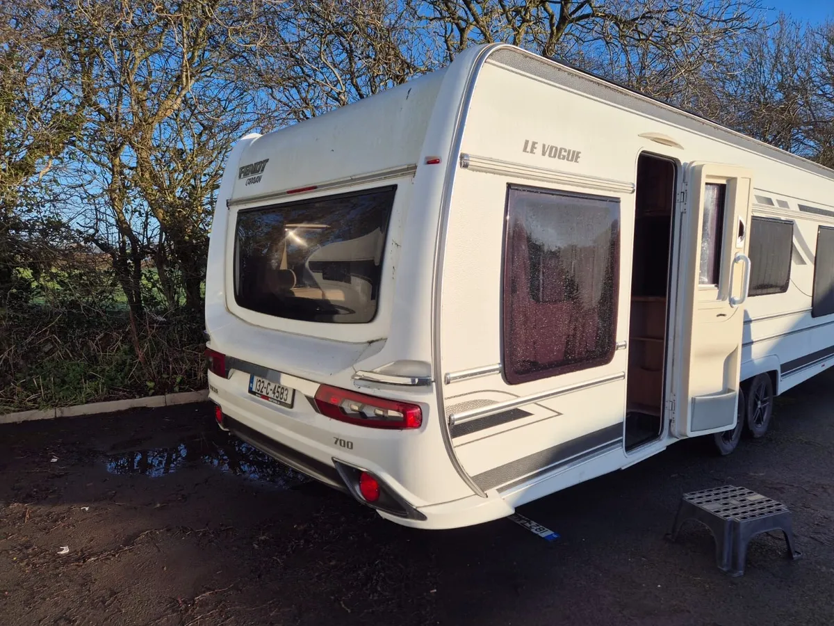 Fendt le vouge 5 berth island bed 2019 - Image 2