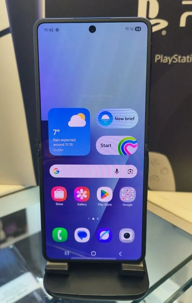 Samsung Galaxy Z Flip7 (SM-F766B) 256GB 12Gram Blue Shadow, Unlocked A - Image 2