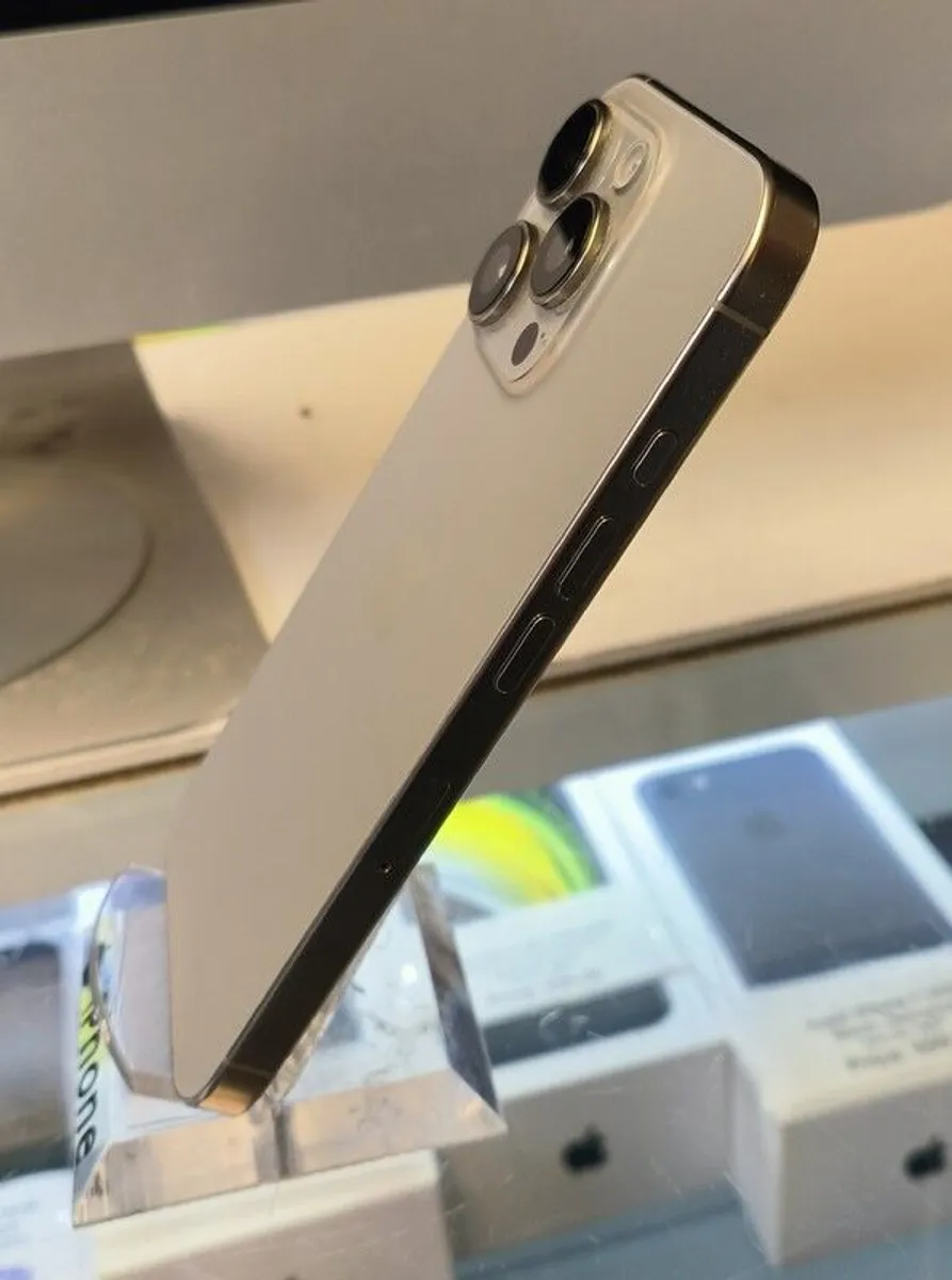 Apple iPhone 16 Pro 256GB Natural Titanium, Unlocked - Image 3