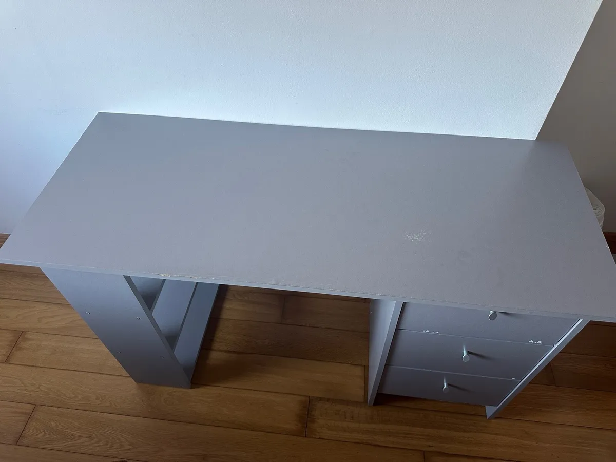 Desk - Image 4