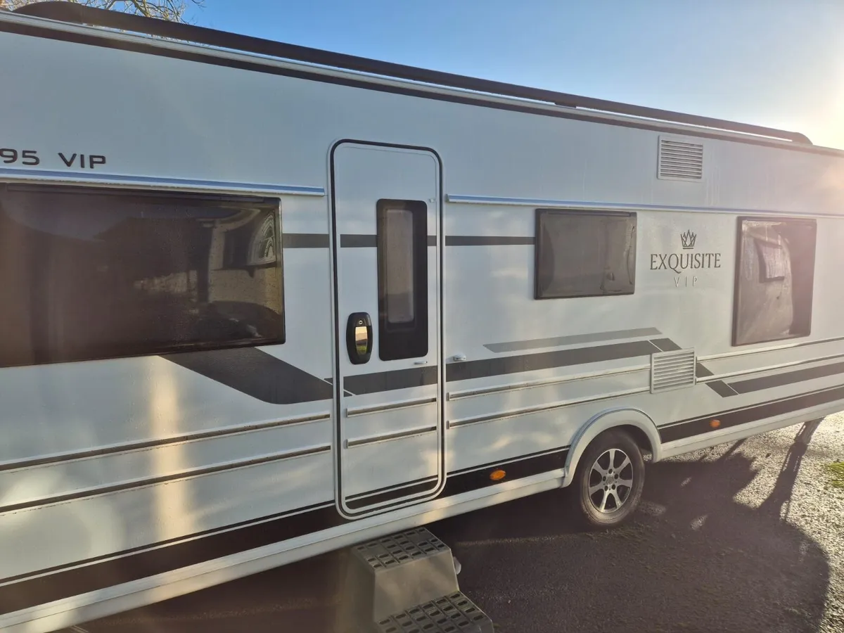 Lmc exquisite vip 4 berth island bed 2024 - Image 4