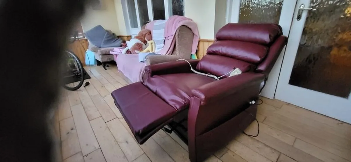 orthopaedic recliner - Image 1