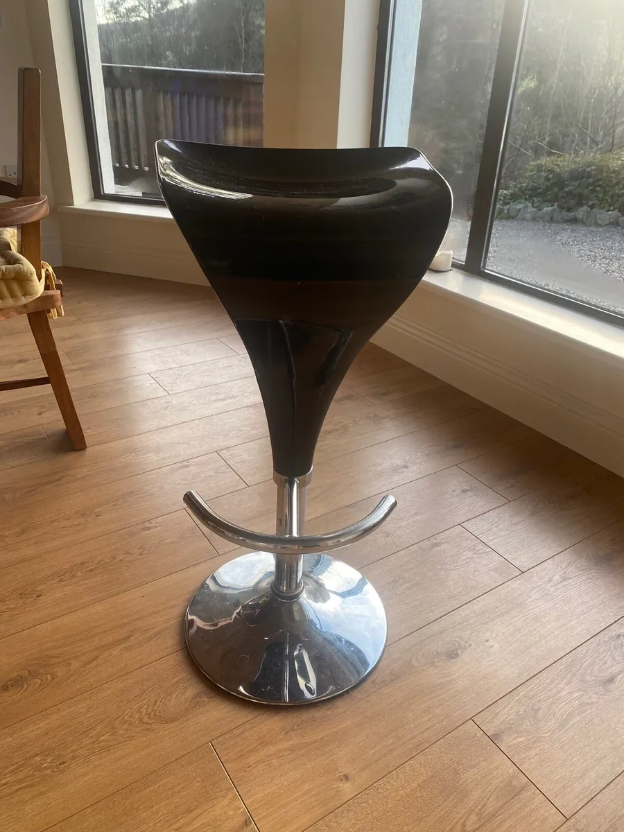 3 stools FREE to take away