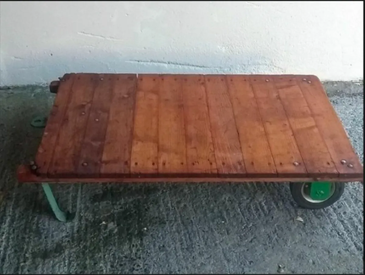 Wooden trolley - Image 1