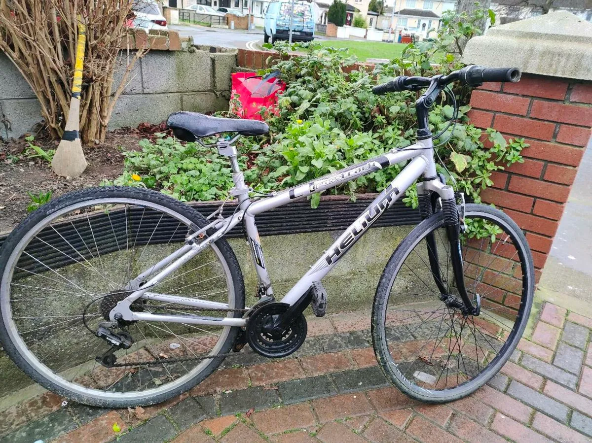 Hybrid bike - Image 1