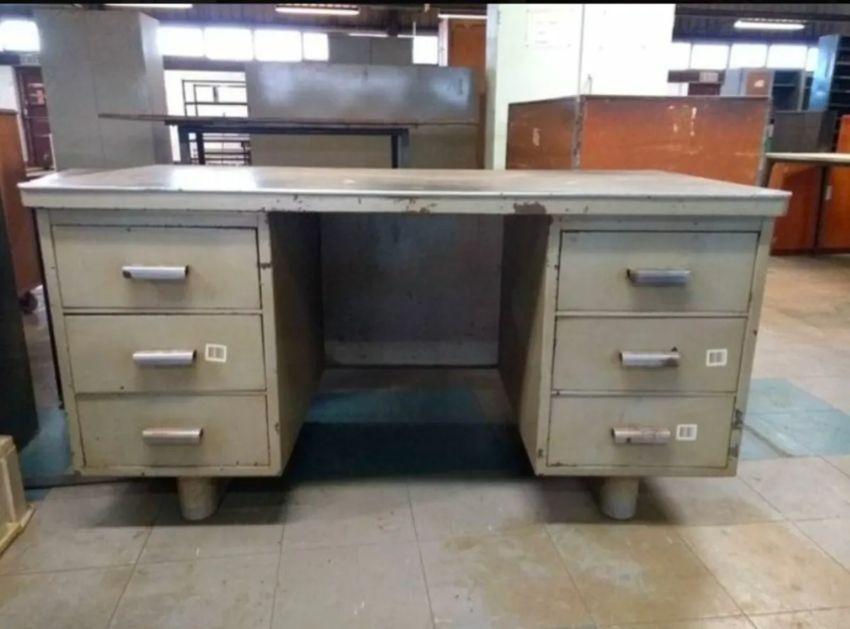 Industrial metal desk - Image 2