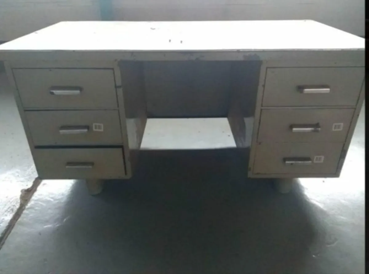 Industrial metal desk - Image 3