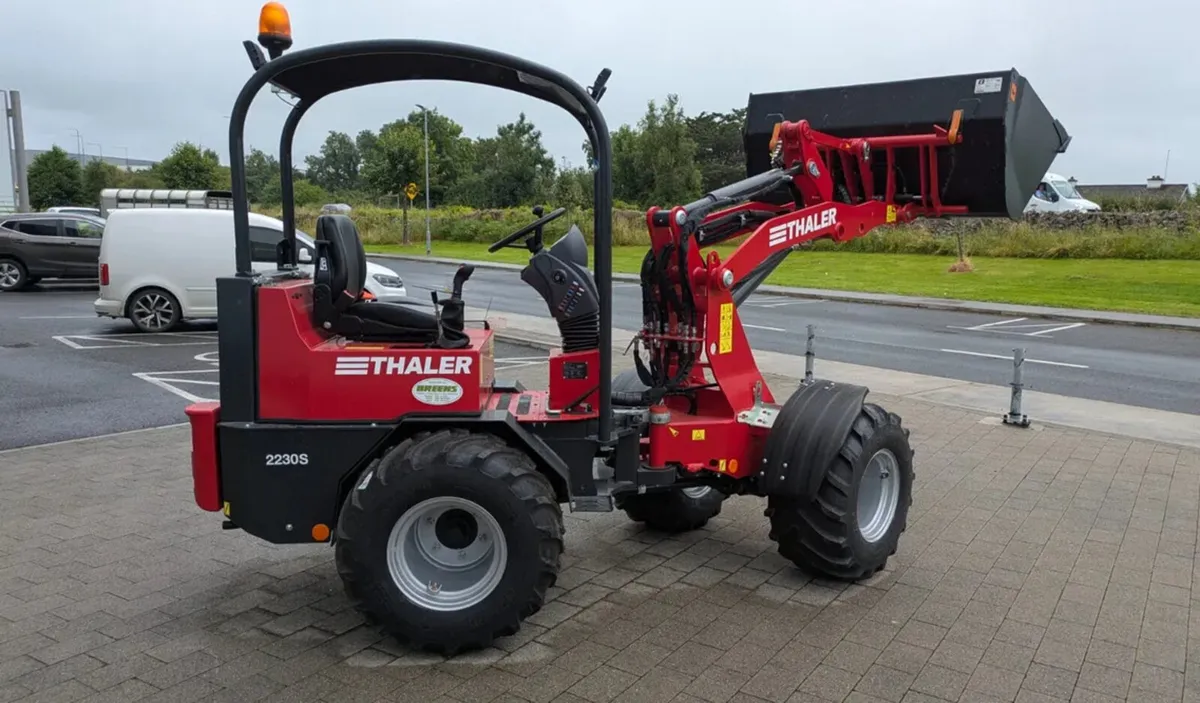 New German built Thaler 2230s wheeled loader - Image 3