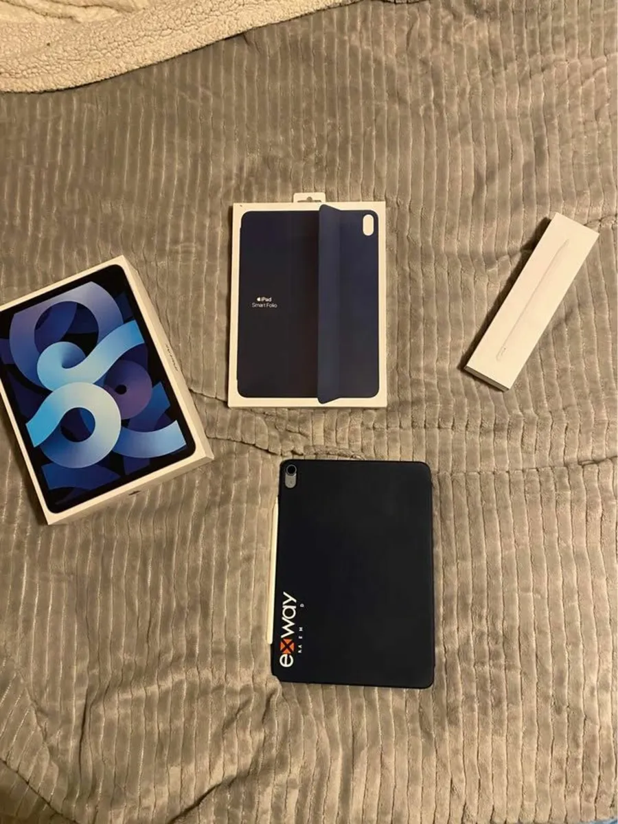 iPad Air w/ Apple Pencil 2 & Smart Folio Case - Image 4