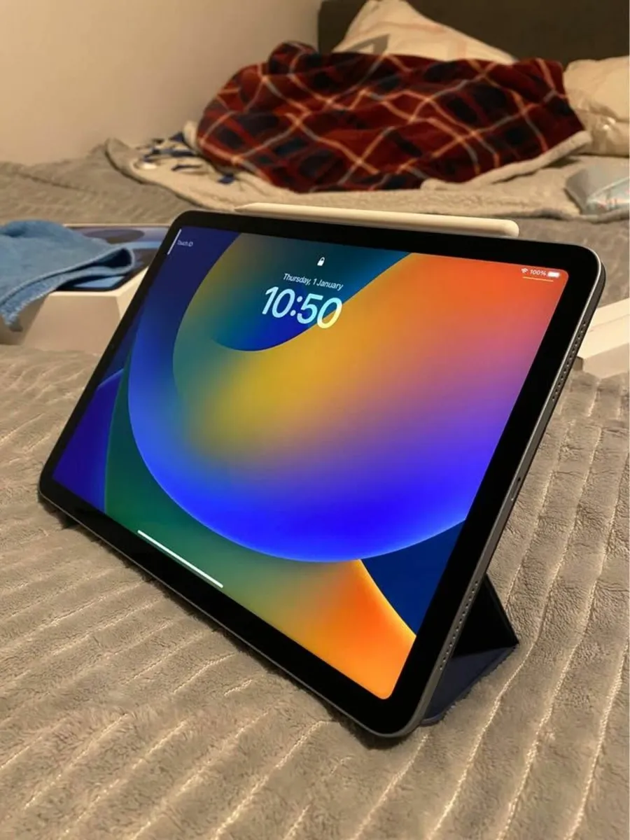 iPad Air w/ Apple Pencil 2 & Smart Folio Case - Image 3