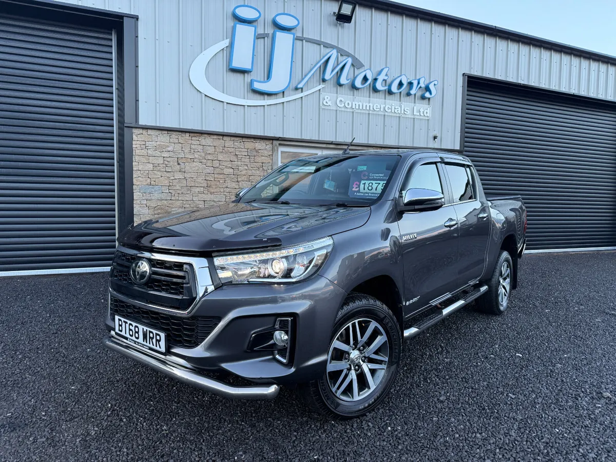 18 TOYOTA HILUX INVINCIBLE X 2.4 LTD EDITION - Image 3