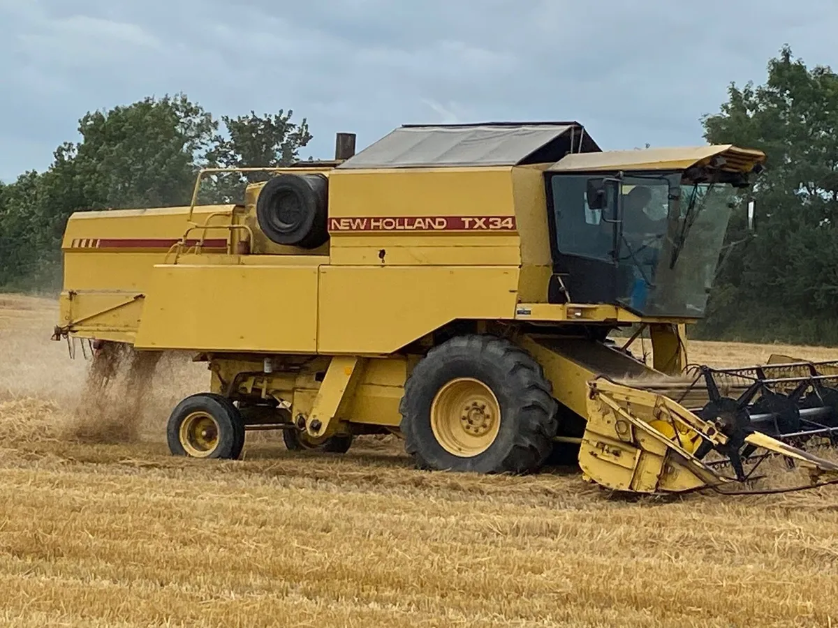 Combine harvester - Image 1