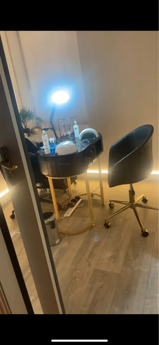 Nail Desk To Rent - Image 1