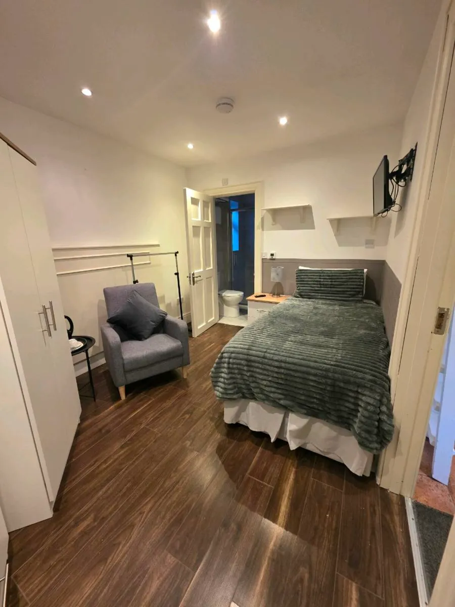 Room for Rent - Image 4