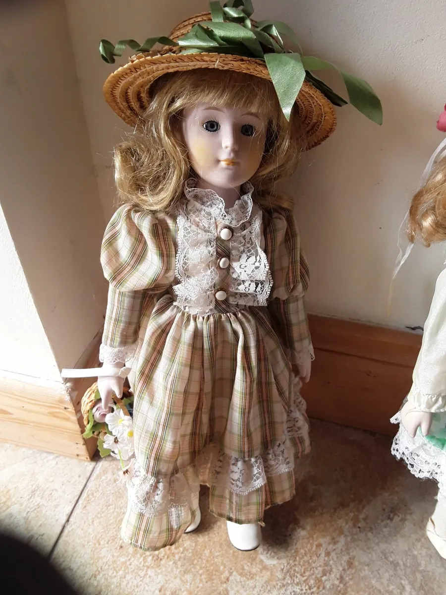Lovely porcelain dolls collectible - Image 2
