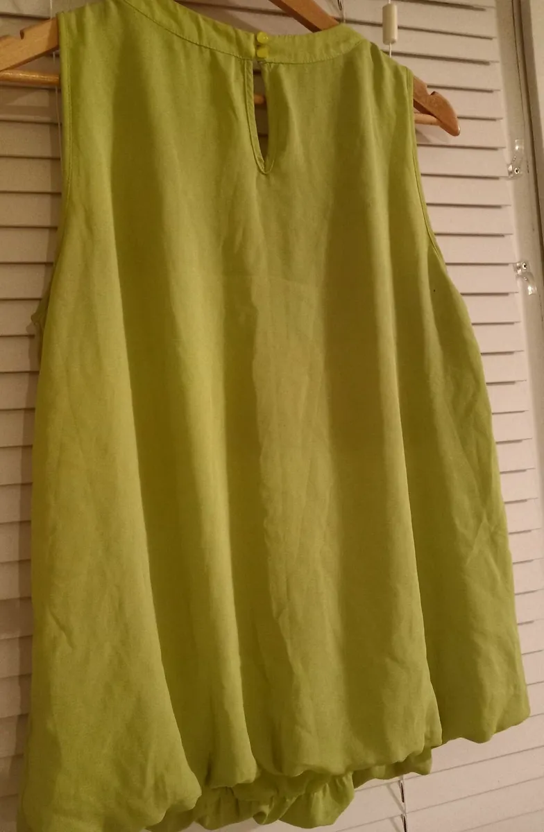 Dorothy Perkins womans top - Image 4